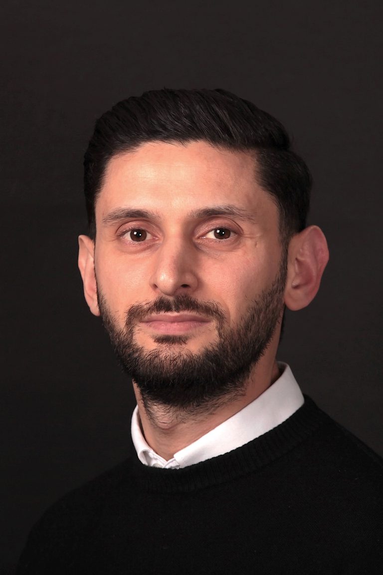 Ibrahim Aygun - Team Leader - kleur